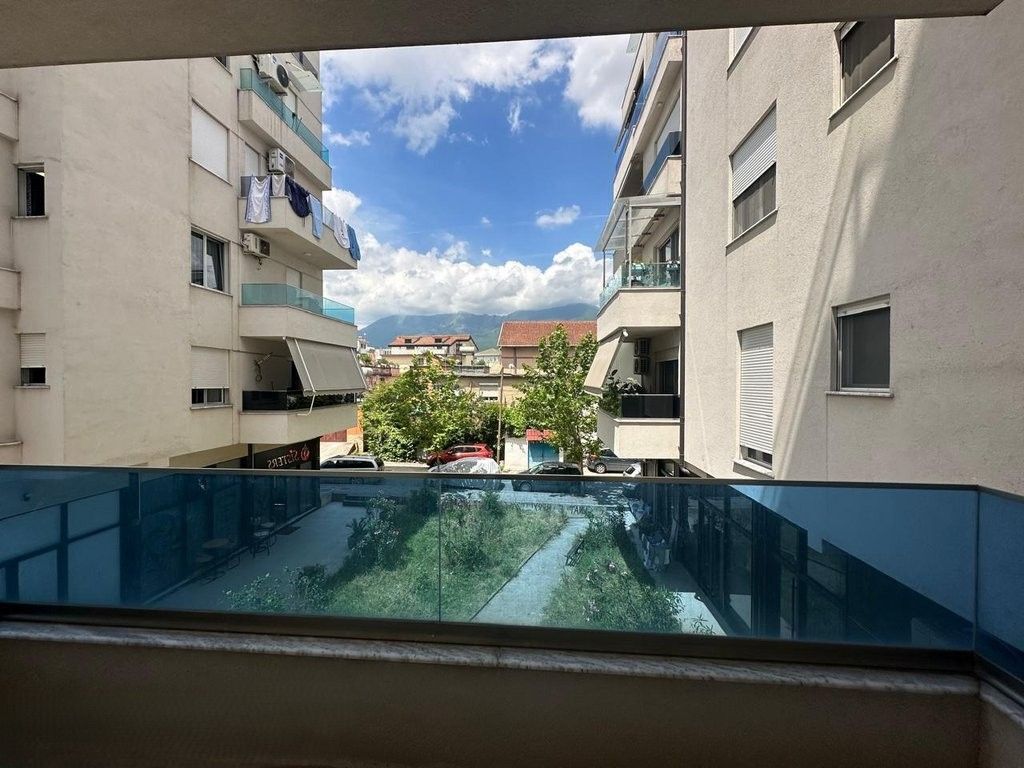 Shitet apartament 2+1+2 në Xhamllik 215,000 €, Albania