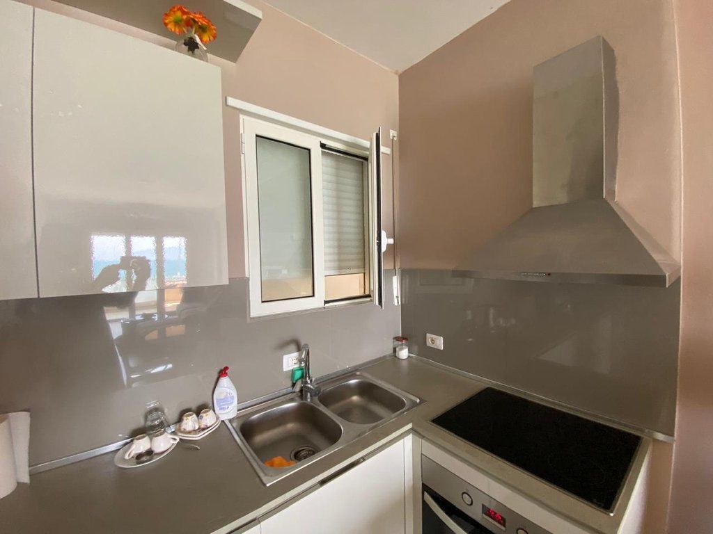 SHITET APARTAMENT NE LUNGOMARE 1+1