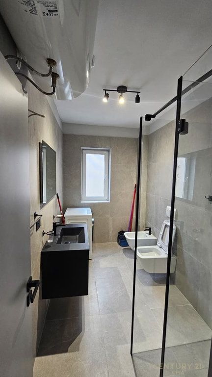APARTAMENT ME QIRA 3+1 TEK PAZARI I RI