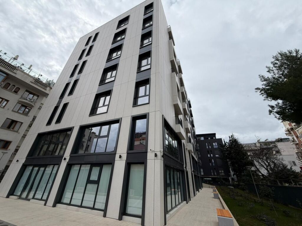 21 Dhjetori, Japim Me Qira Apartament 1+1 Per Zyra