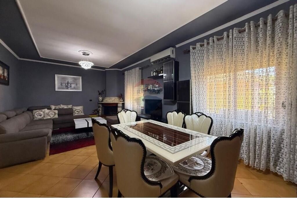 Villa di 3 piani in vendita vicino a Siri Kodres!