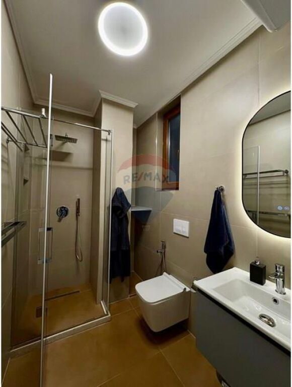 SUPER MUNDESI INVESTIMI---SHITEN 2 GARSIONERE---MYSLYM SHYRI!!!
