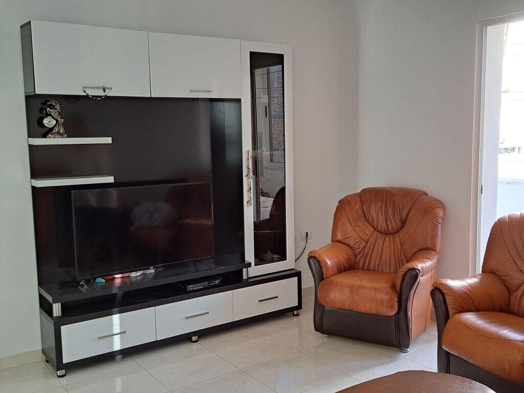 VENDESI APPARTAMENTO 1+1 a ELBASAN