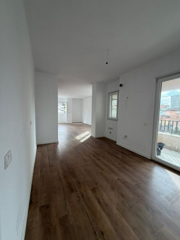🏡 Apartment 3+1+2 for Sale – Pazari i Ri