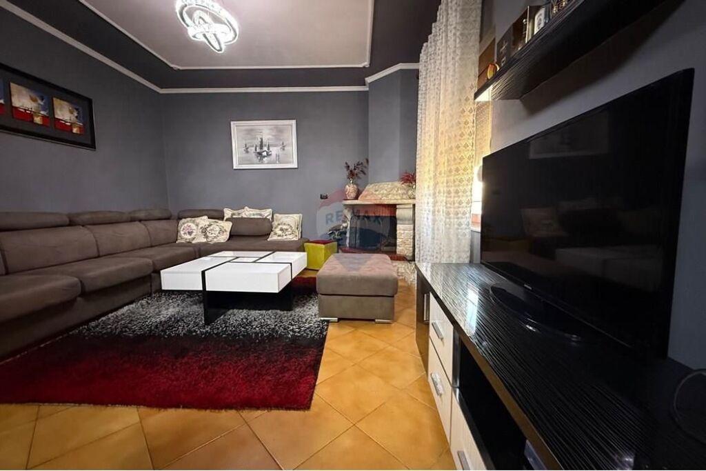 Villa di 3 piani in vendita vicino a Siri Kodres!