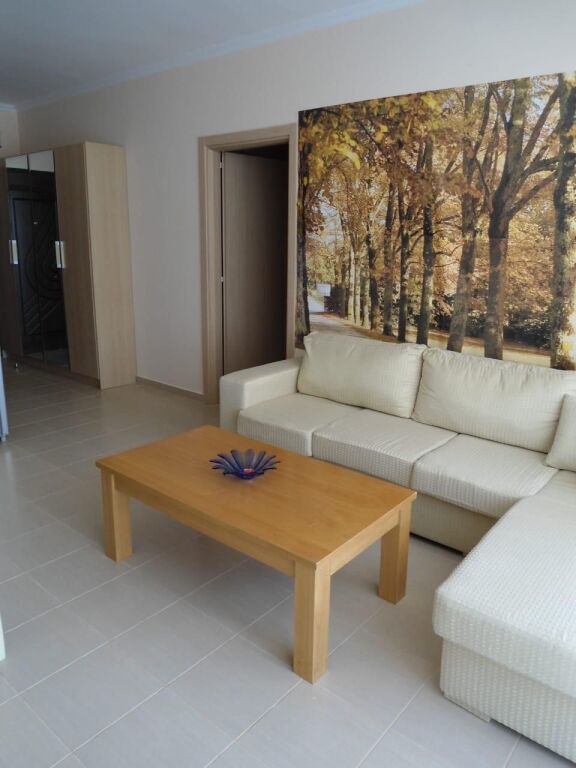 AFFITTASI 1+1+POSTO AUTO LAGO ASCIUTTO 630 €