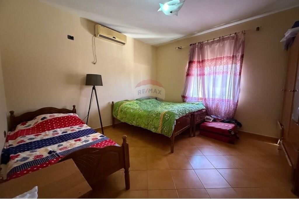 Villa di 3 piani in vendita vicino a Siri Kodres!