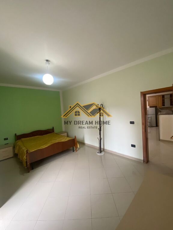 JEPET ME QERA AMBJENT BIZNESI DHE PER FAMILJE (SHTEPI PRIVATE 3+1)