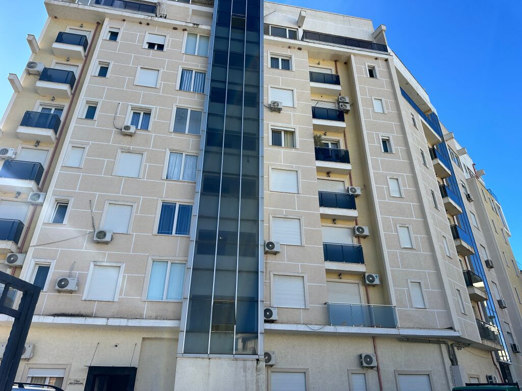 Appartamento con vista mare completa in affitto a Vlora