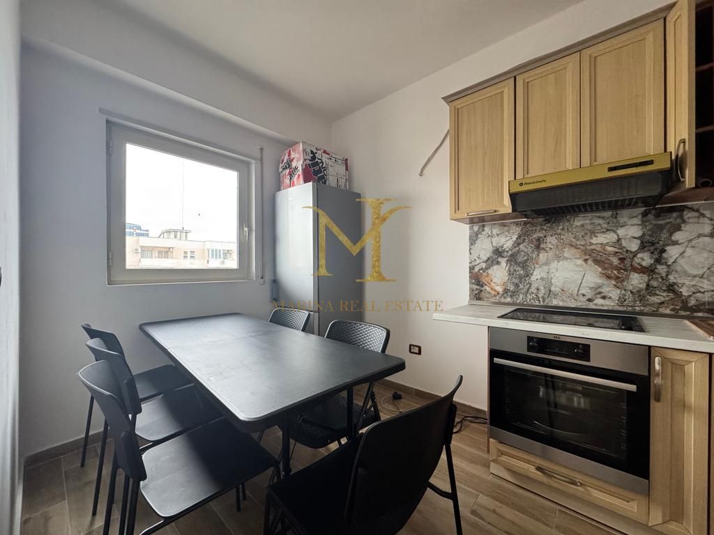 Jepet me qera apartament ne Durres, Stacioni e Trenit, 2+1+2+balkon