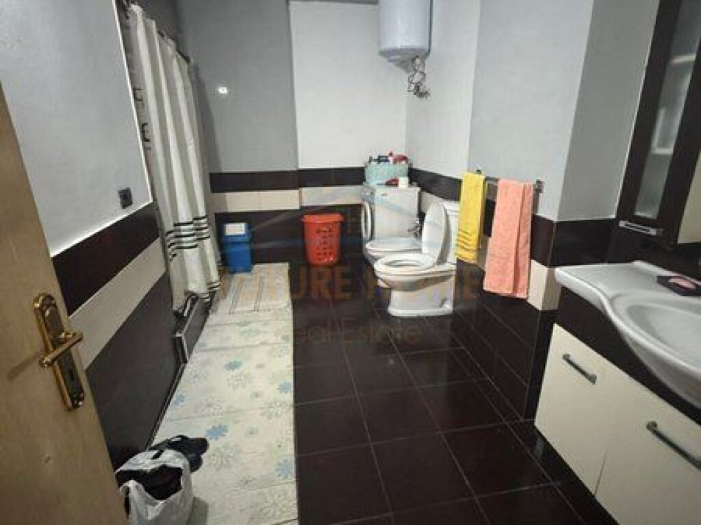 Shitet, Apartament 2+1, Unaza e Re