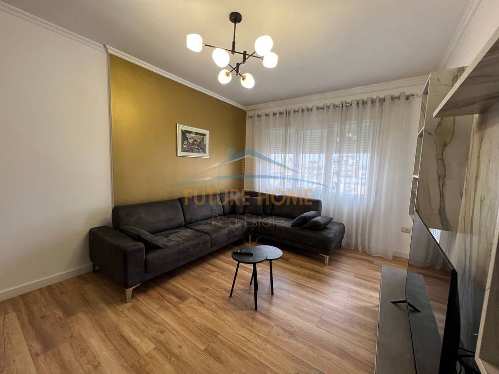 Affitto, Appartamento 2+1+2, Via Qemal Stafa, Tirana.