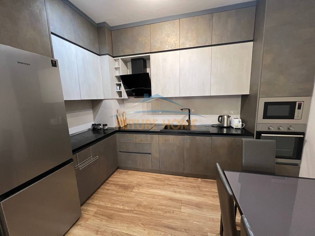 Affitto, Appartamento 2+1+2, Via Qemal Stafa, Tirana.