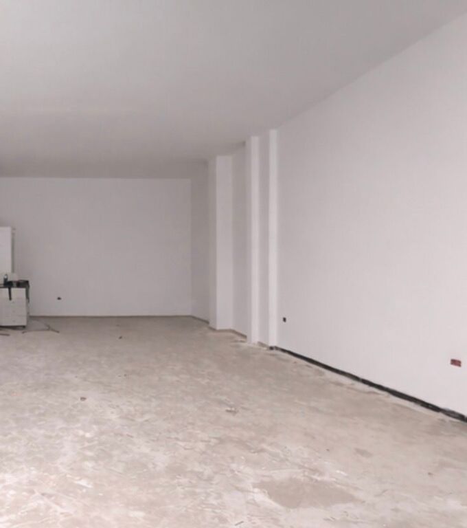 Commercial unit for rent in Astir