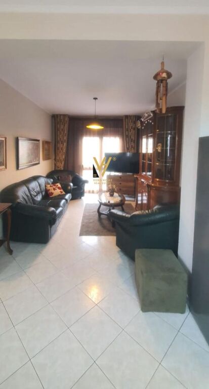 JEPET APARTAMENT 2+1+2 ME QIRA TE ALI DEMI 60.000 LEKE