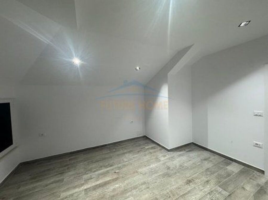 In vendita, villa su 4 piani, Farke, Tirana