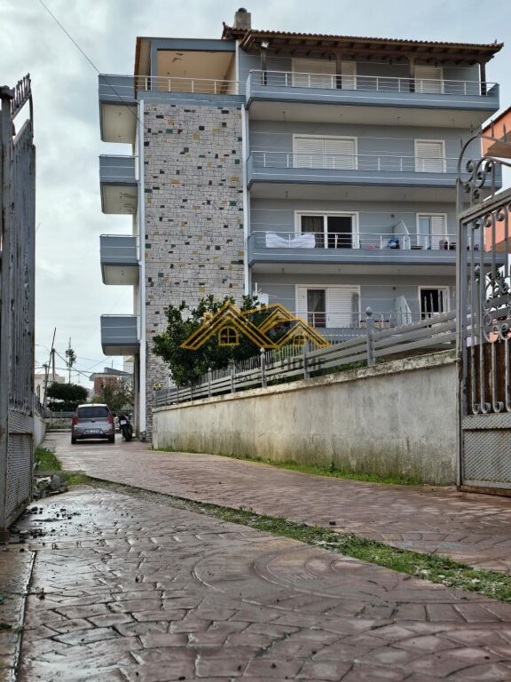 VENDESI PALAZZO DI 5 PIANI A DURRËS!