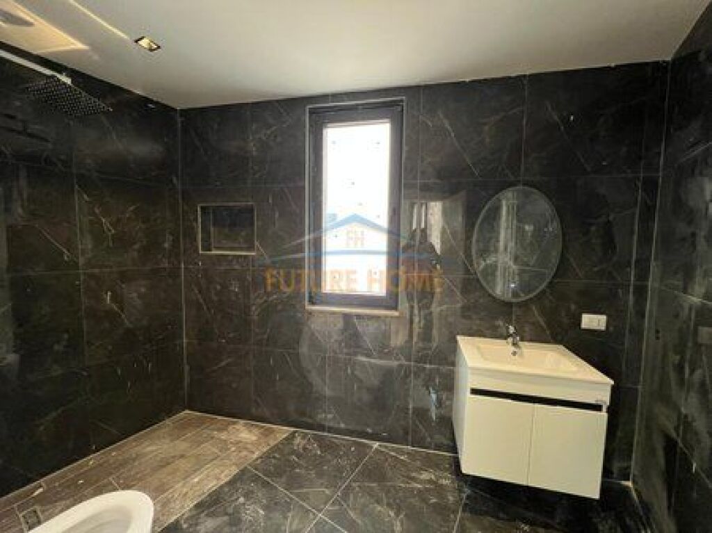 Shitet , Apartament 3+1+2 , Unaza e Re