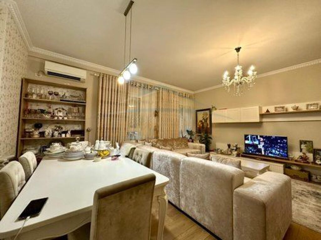 Shitet, Apartament 3+1+2, Liqeni i Thatë, Tiranë.