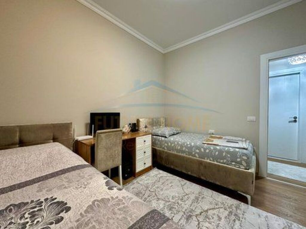 Shitet, Apartament 3+1+2, Liqeni i Thatë, Tiranë.