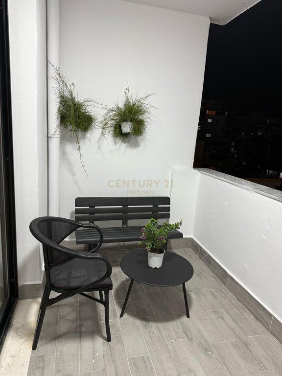 JAPIM ME QIRA APARTAMENT 1+1 NE ASTIR!