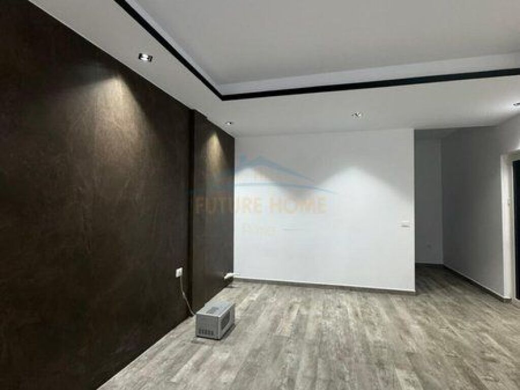 In vendita, villa su 4 piani, Farke, Tirana