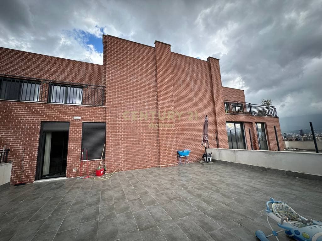 Affittasi 2+1+2 presso Rezidenca Botaniku, (Albania College). 900 € /Mese Sup. Totale 90m2