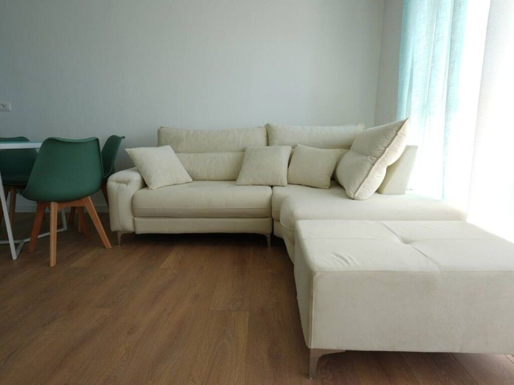 JEPET ME QERA SUPER APARTAMENT 1+1 ME PQMJE DETI NE PLAZH DURRES