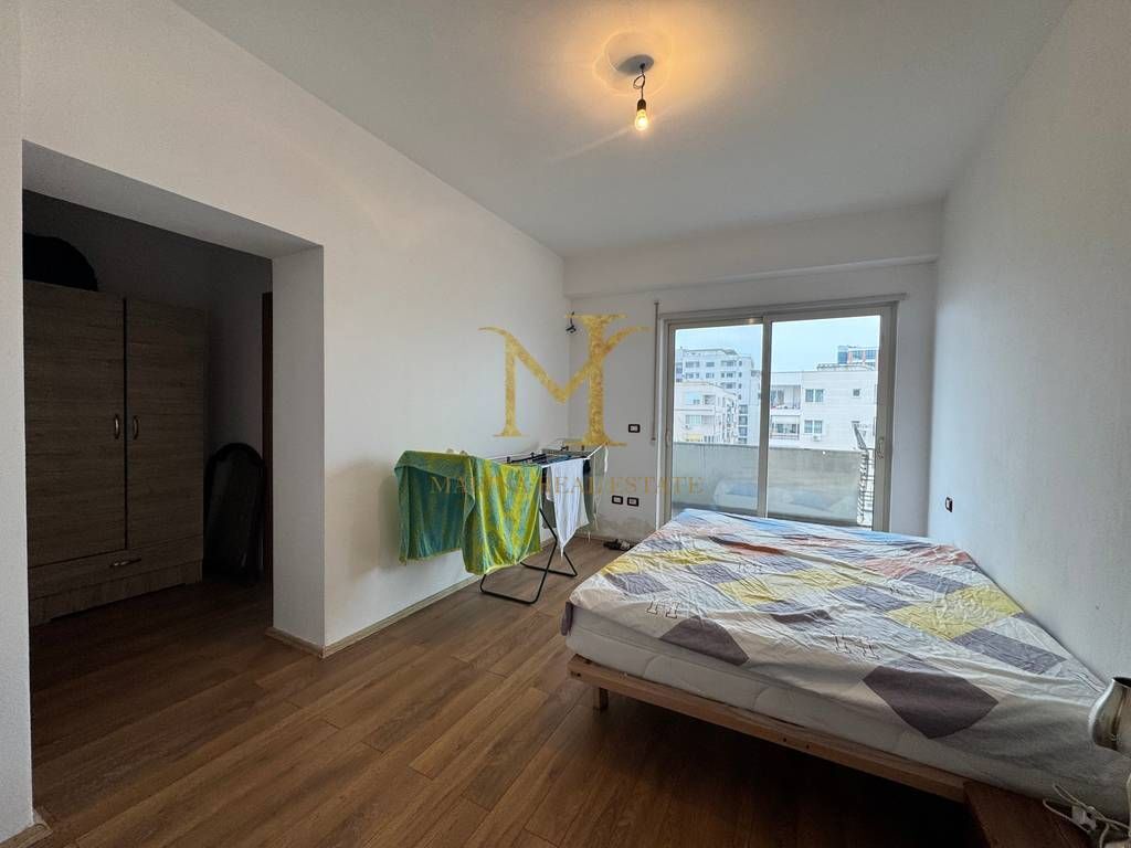 Jepet me qera apartament ne Durres, Stacioni e Trenit, 2+1+2+balkon