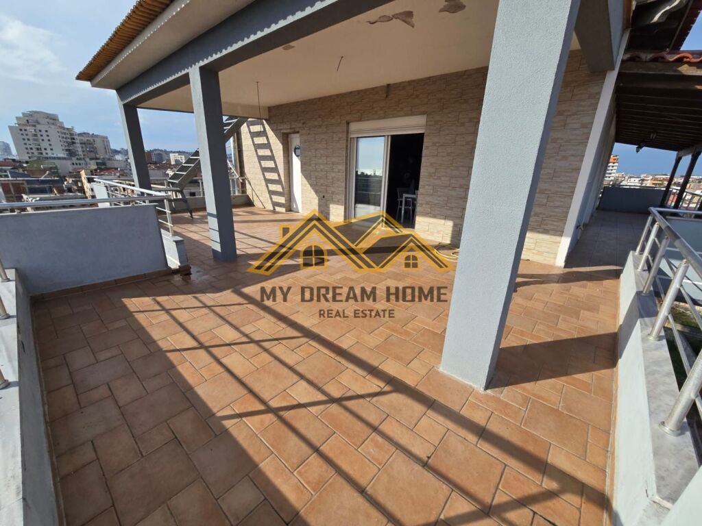 VENDESI PALAZZO DI 5 PIANI A DURRËS!