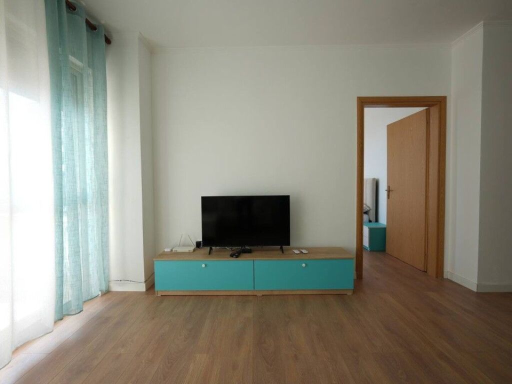 JEPET ME QERA SUPER APARTAMENT 1+1 ME PQMJE DETI NE PLAZH DURRES