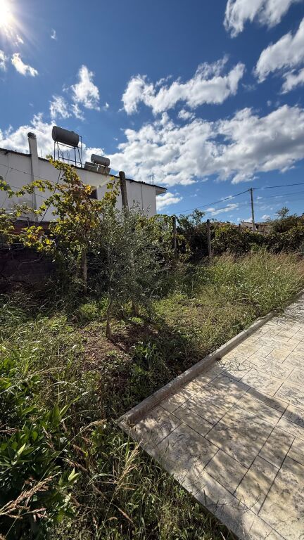 🏡 Shitet Vilë 4-katëshe në zonën e Bathores