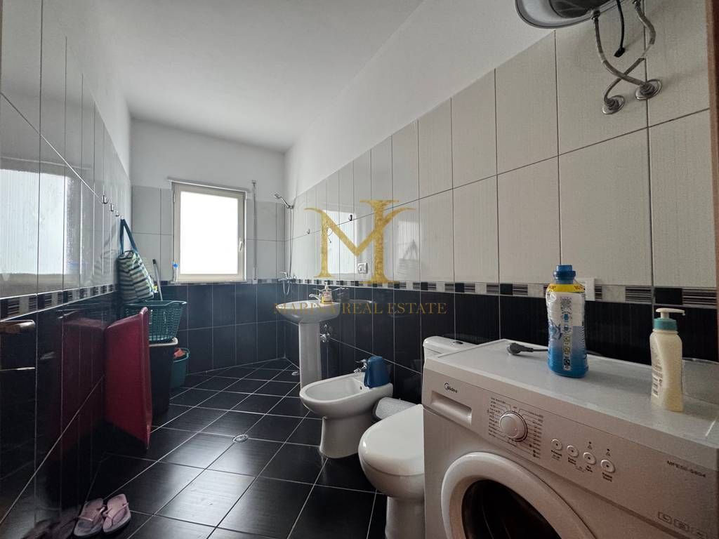 Jepet me qera apartament ne Durres, Stacioni e Trenit, 2+1+2+balkon