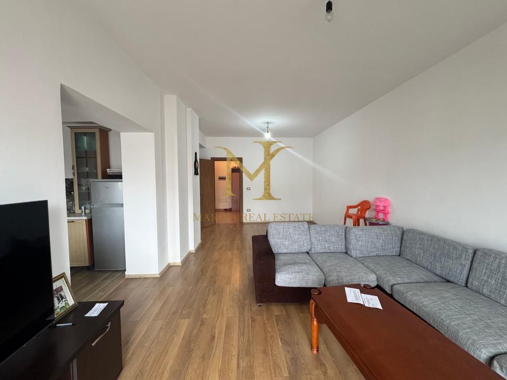 Jepet me qera apartament ne Durres, Stacioni e Trenit, 2+1+2+balkon