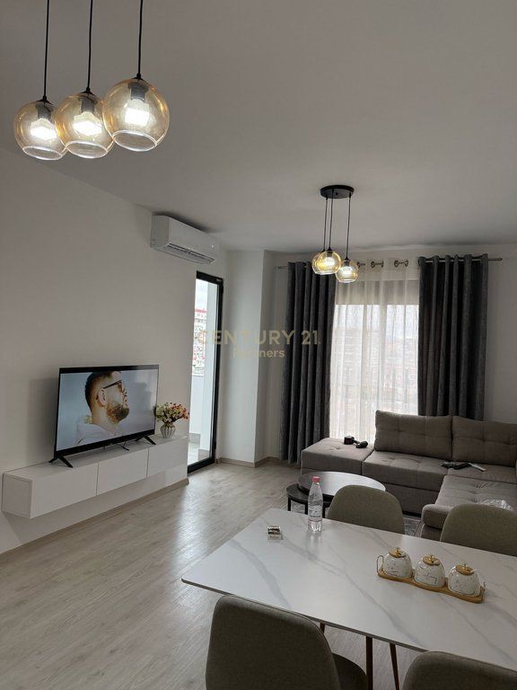 JAPIM ME QIRA APARTAMENT 1+1 NE ASTIR!