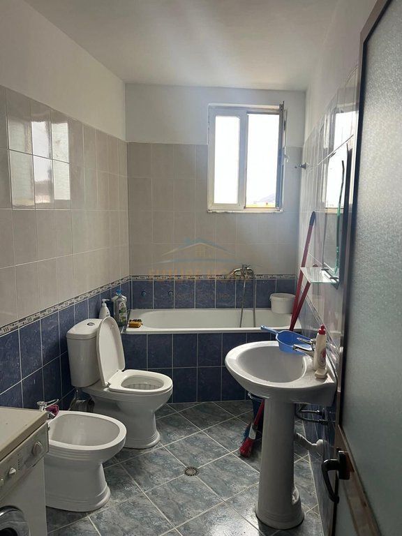 Qera Apartament 2+1 prane Greis Bar, Unaza e Re.