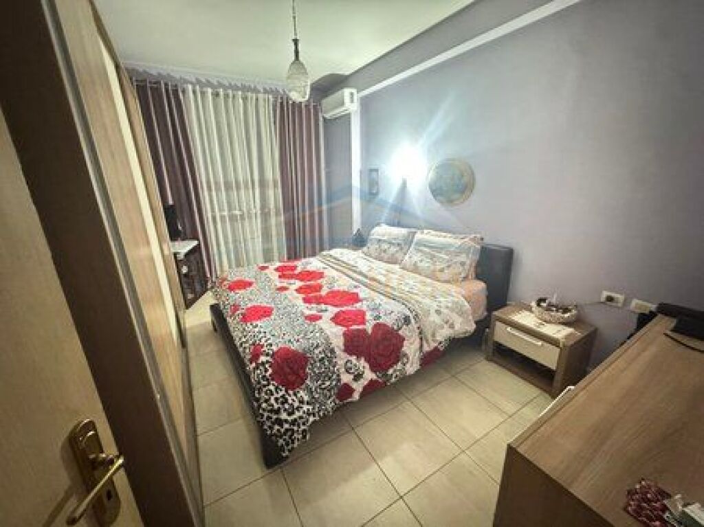 Shitet, Apartament 2+1, Unaza e Re