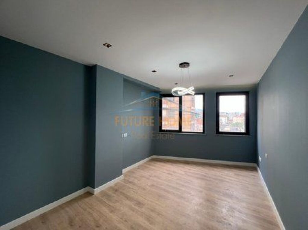 Shitet , Apartament 3+1+2 , Unaza e Re