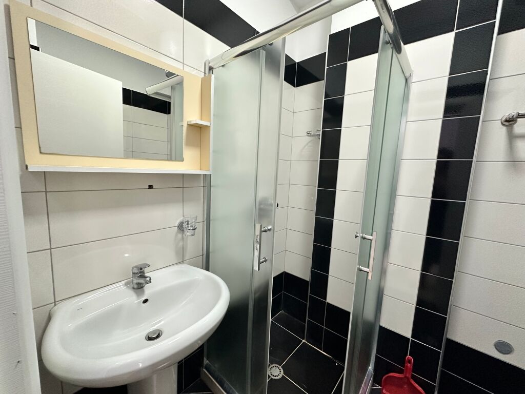 Apartament me pamje të plotë nga deti për qira afatgjatë Vlorë