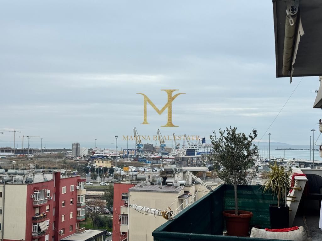 Jepet me qera apartament ne Durres, Stacioni e Trenit, 2+1+2+balkon
