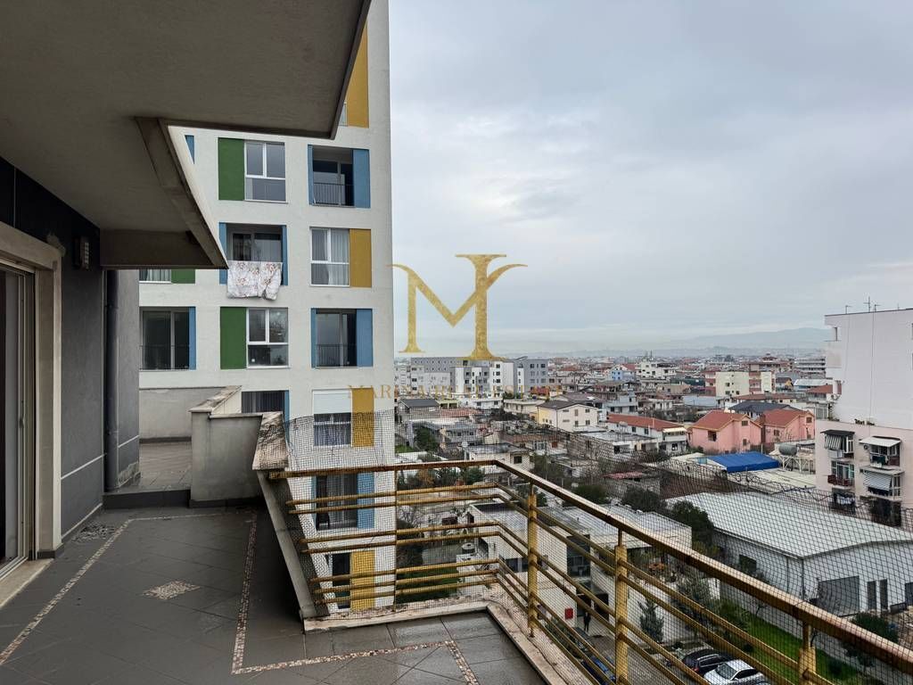 Jepet me qera apartament ne Durres, Stacioni e Trenit, 2+1+2+balkon