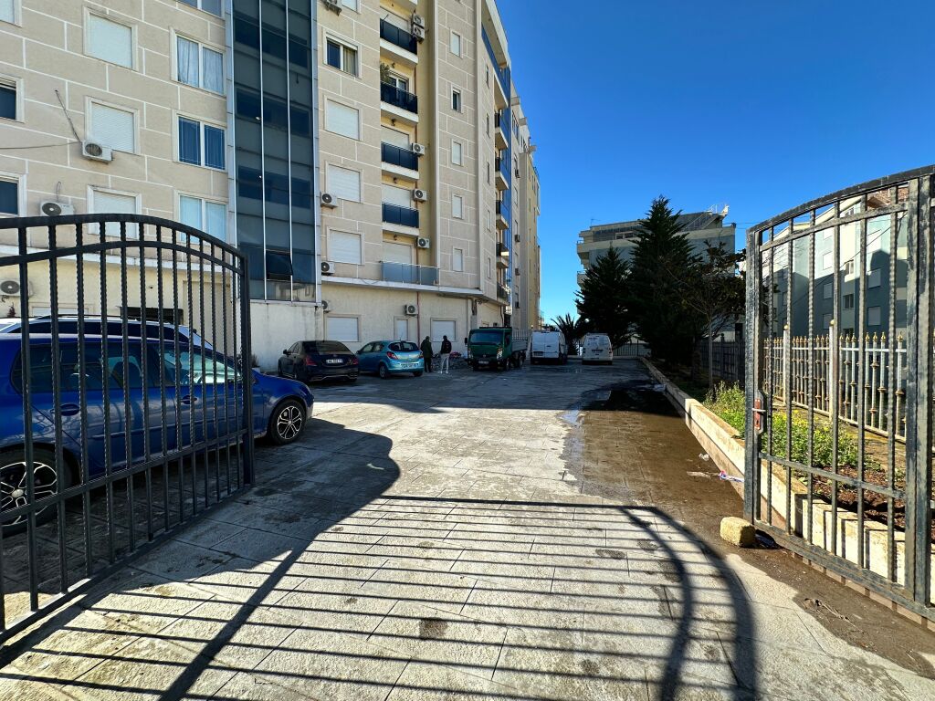Apartament me pamje të plotë nga deti për qira afatgjatë Vlorë