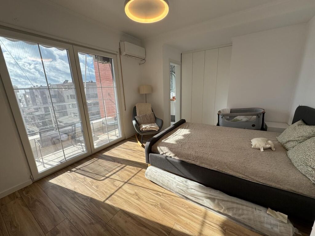 Jepet apartament me qera 2+1+2