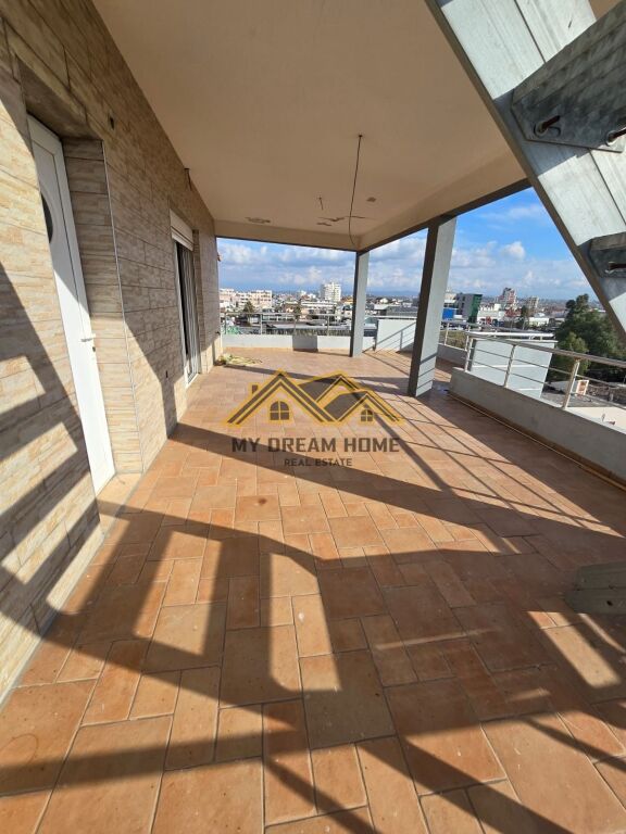 VENDESI PALAZZO DI 5 PIANI A DURRËS!
