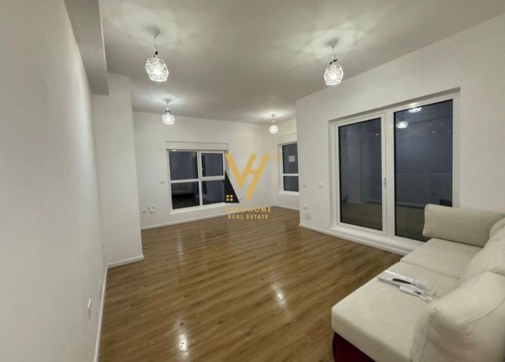 JEPET ZYRE 50 M2 ME QIRA TE KOMPLEKSI KADIU 40.000 LEKE