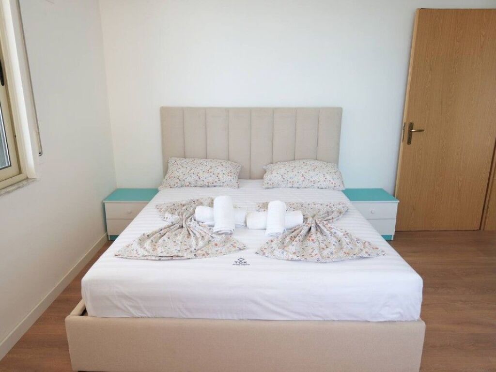 JEPET ME QERA SUPER APARTAMENT 1+1 ME PQMJE DETI NE PLAZH DURRES