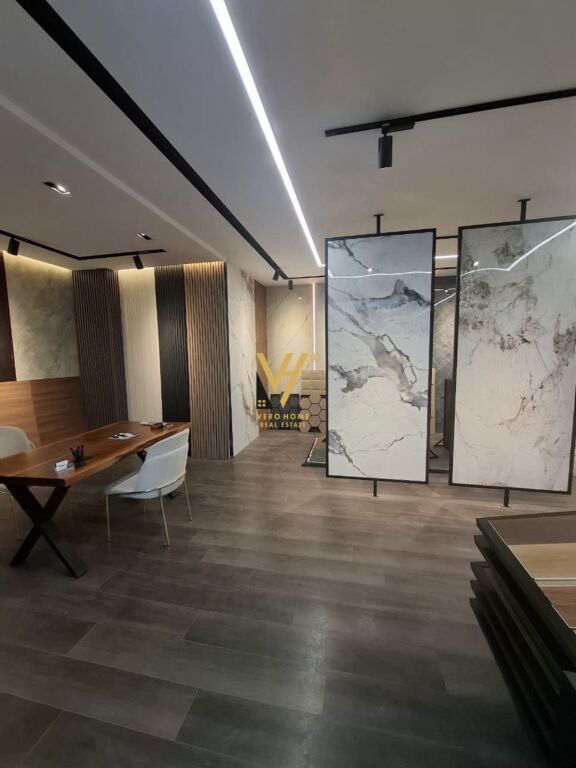 SHOP FOR RENT 70 M2 AT UNAZA E RE 1,000 EURO