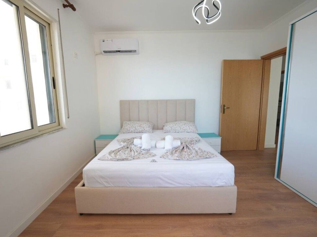 JEPET ME QERA SUPER APARTAMENT 1+1 ME PQMJE DETI NE PLAZH DURRES