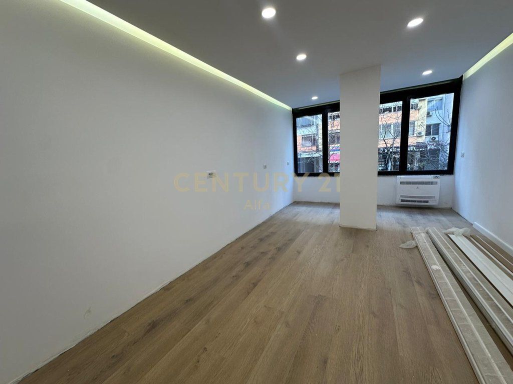 Ufficio in affitto vicino al Lago di Tirana! 700 € /Mese Superficie Totale 105m2