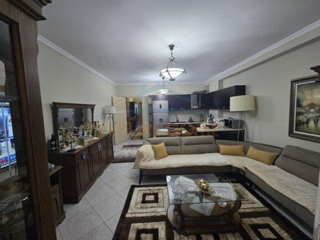Shitet Apartament 2+1, Unaza e Re
